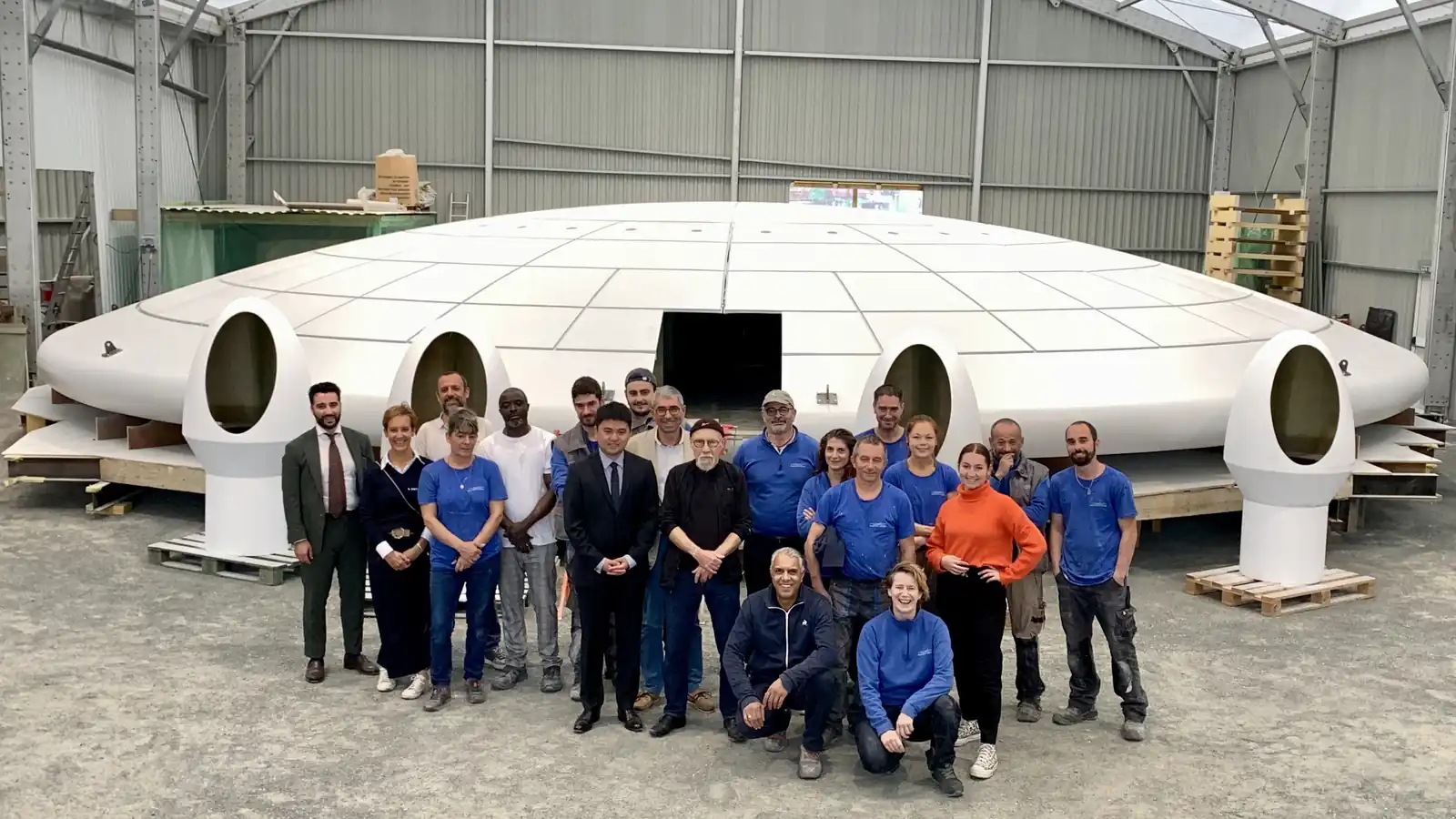 Équipe Yacht Concept à La Rochelle sur le chantier de l’Inverted OMNI