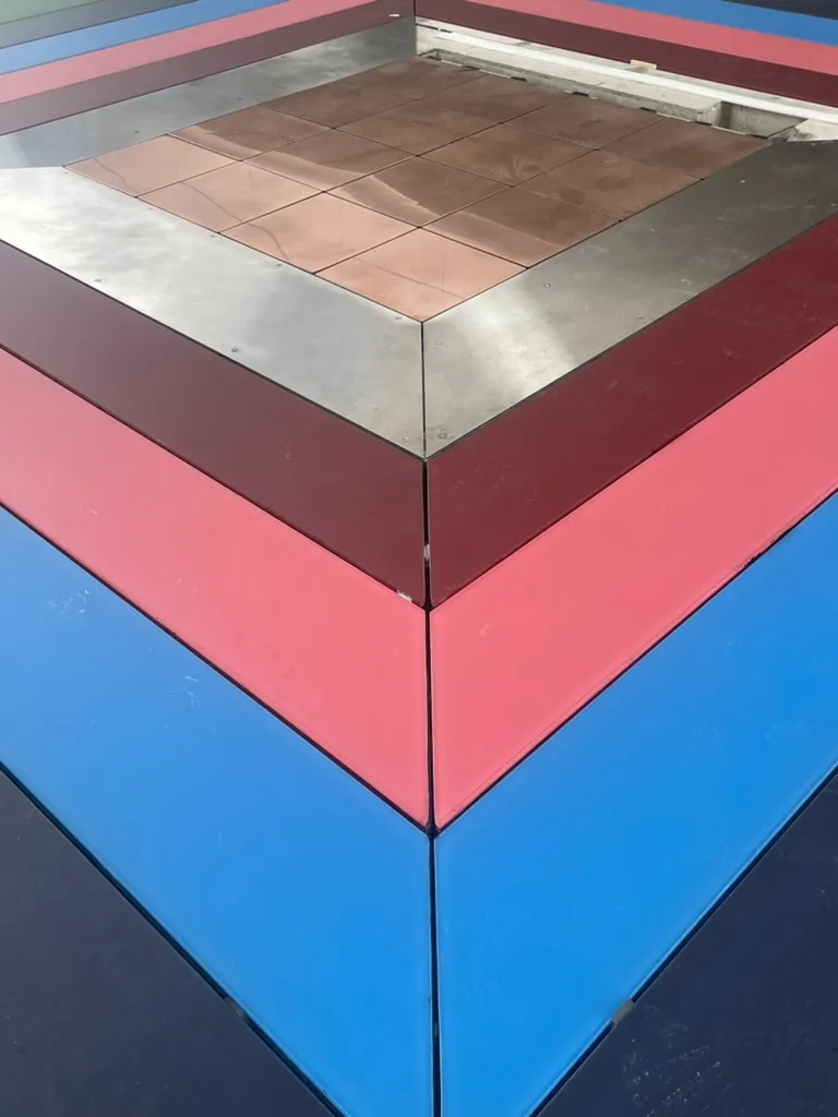 Plaques au sol de The Square, surface sonore interactive