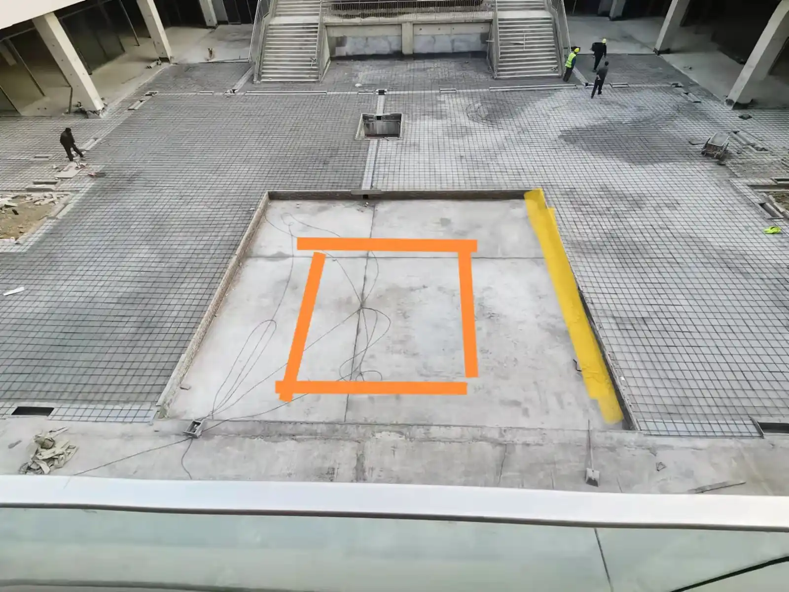 Vue aérienne chantier The Square OMNI, marquage emplacement sculpture sonore 5,5m x 5,5m à Omni Plaza