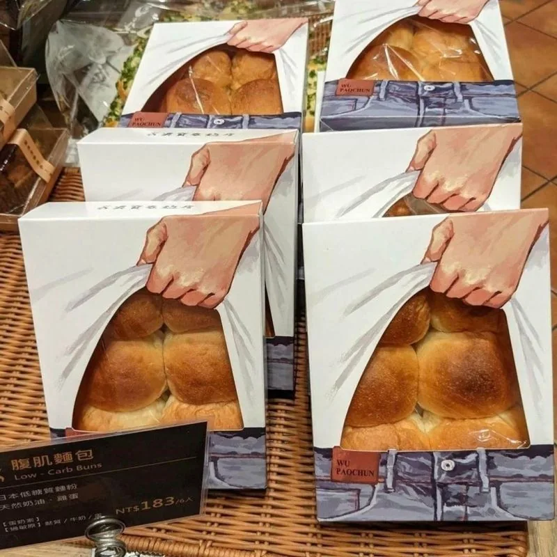 Boites de pains dont la fenetre dessine des abdominaux sous un tee-shirt