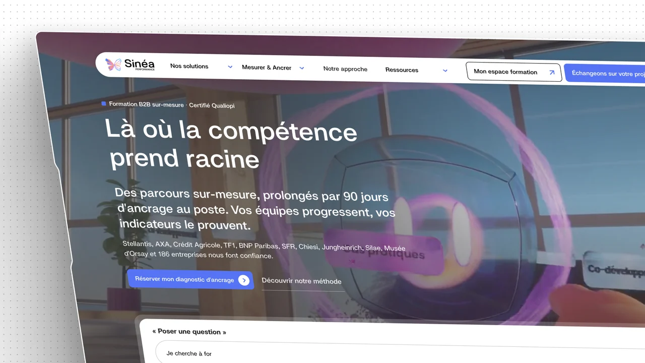 Maquette du site Sinéa Performance avec une mascotte 3D violette et ses offres de formation